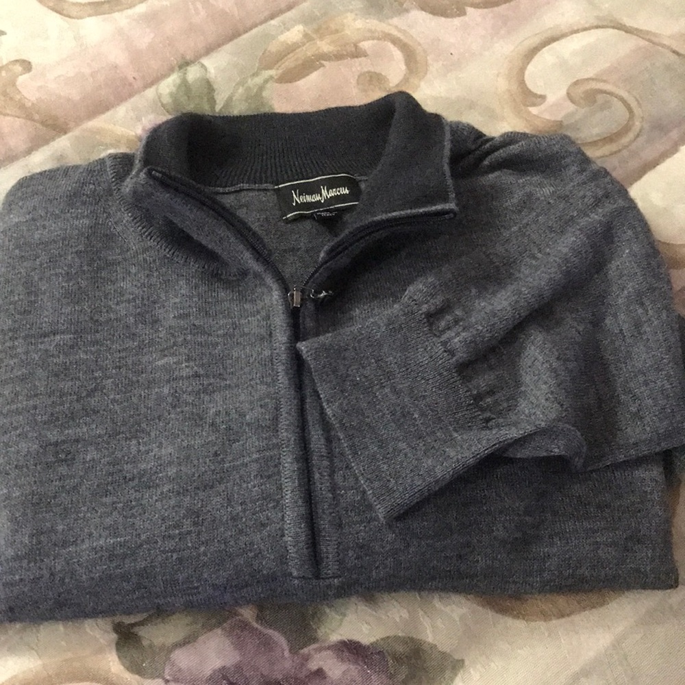Men’s Neumann Marcus long sleeve pullover size L